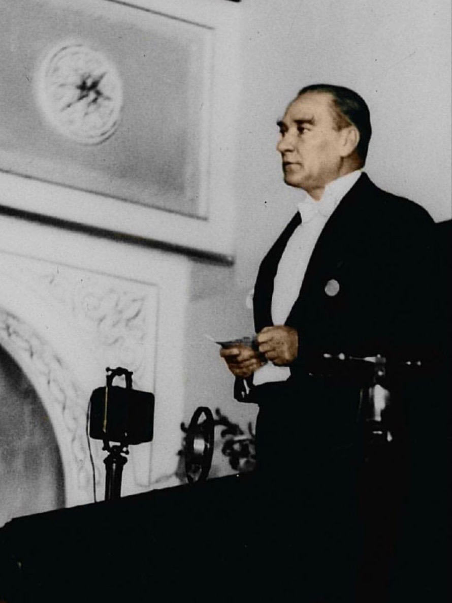 Atatürk en güzel fotoğrafları ile Basın Gazetesi’nde