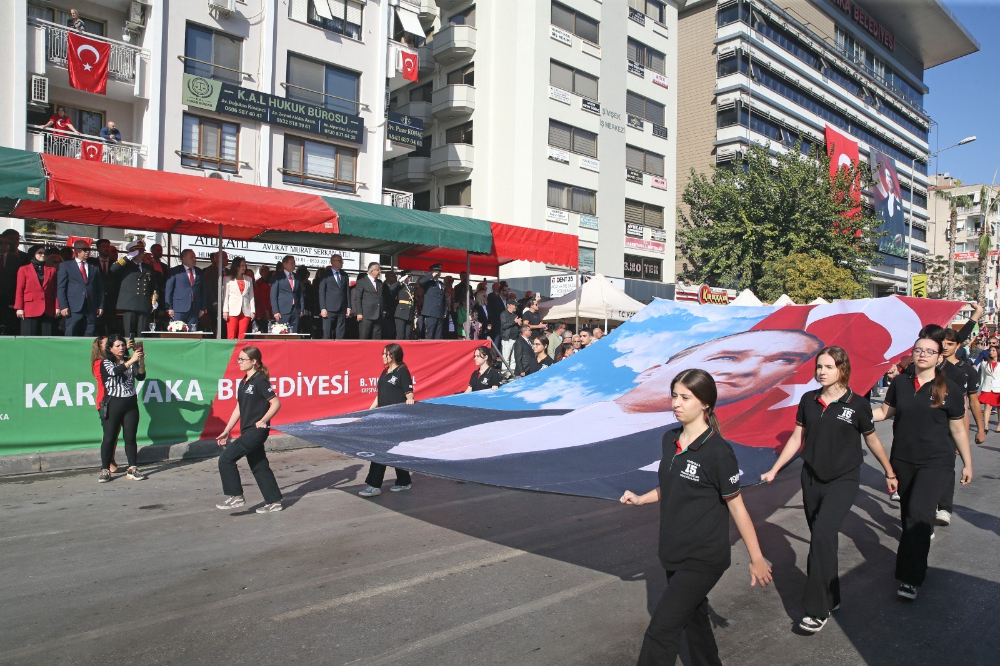 Karşıyaka'yı bayram coşkusu sardı!