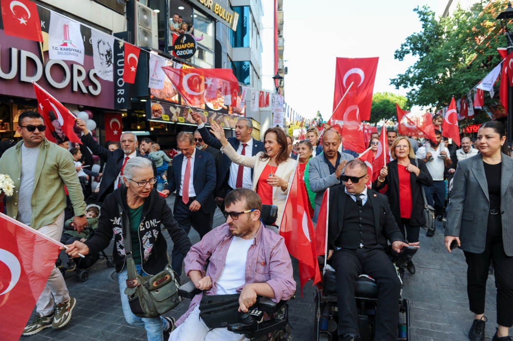 Karşıyaka'yı bayram coşkusu sardı!