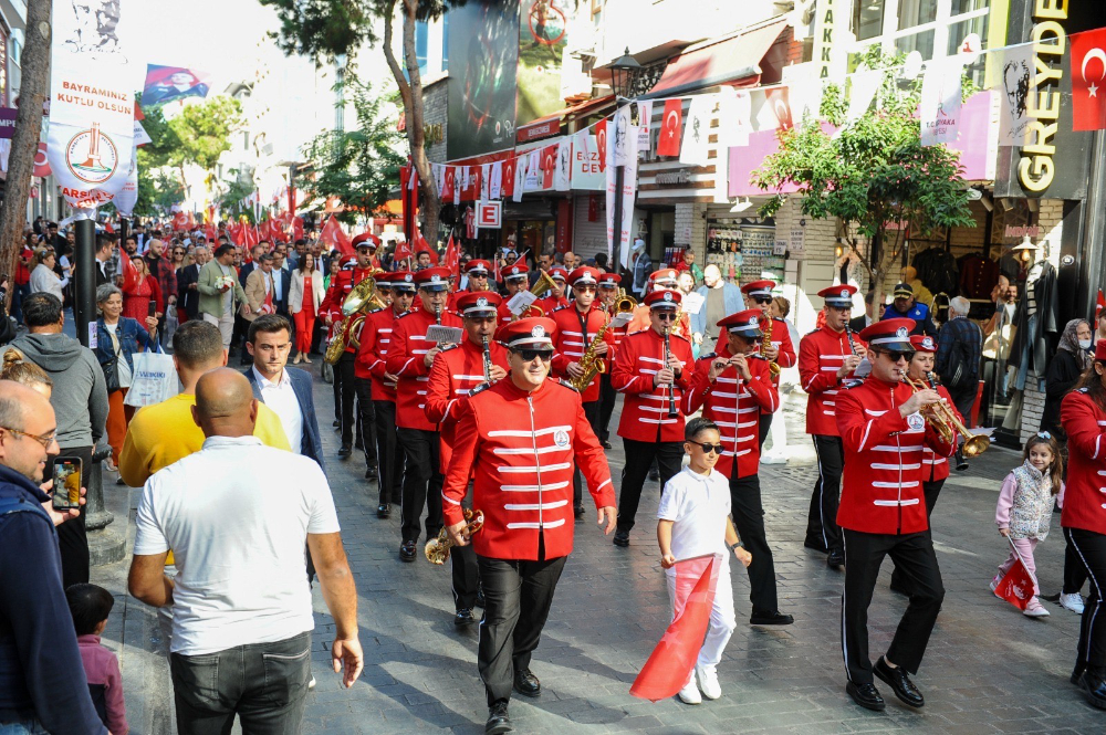 Karşıyaka'yı bayram coşkusu sardı!