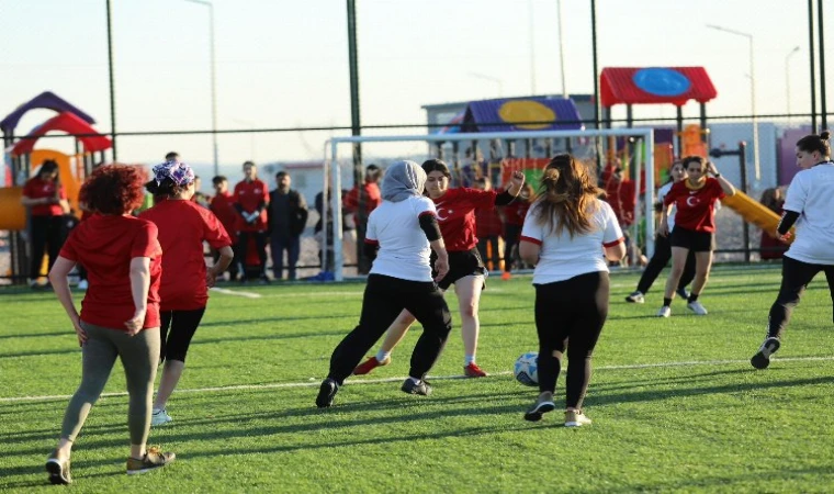 Adıyaman’da kadın futbol takımlarını buluşturdu