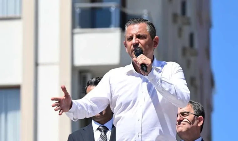 CHP lideri Özel, 1. TBMM önünde konuştu