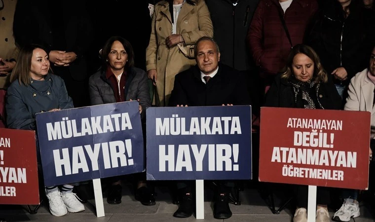 CHP'den Milli Eğitim Bakanlığı önünde oturma eylemi