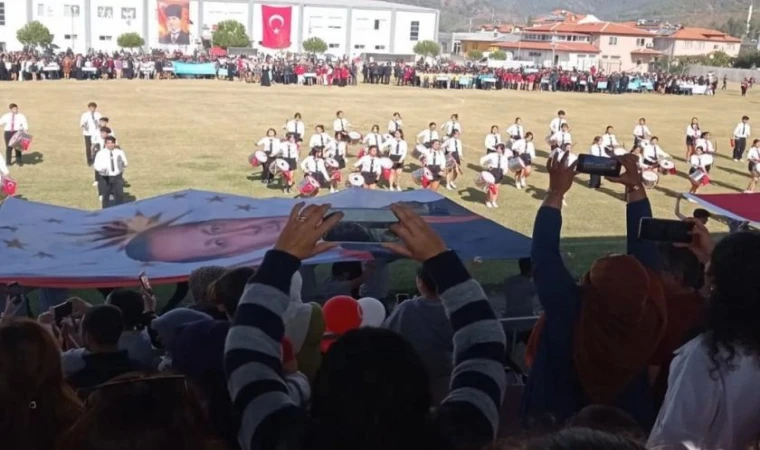 Muğla Ortaca’da Atatürk posteri yerine Erdoğan fotoğrafı