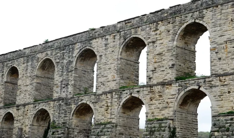 Valilik istedi bakanlık onayladı: Tarihi su kemerinin dibindeki tarım arazisine imar izni