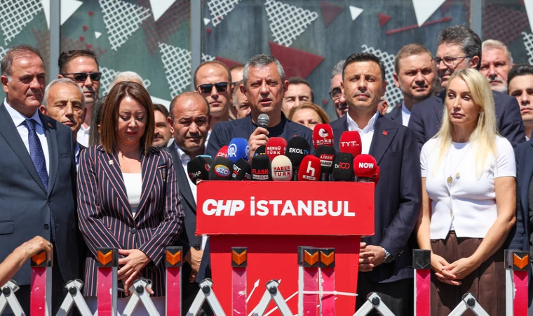 CHP İstanbul İl Kongresi durduruldu