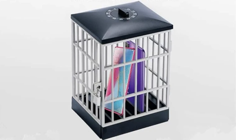 Gazeteciler serbest, telefonları gözaltında