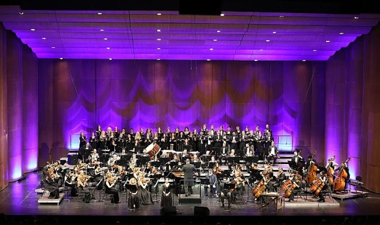 İDSO DenizBank Konserleri’nde Ulu Önder’e “Son Veda” ile saygı duruşu