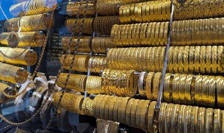 Altın zirveden sert düştü