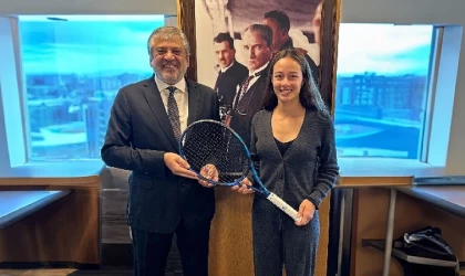 Globelink Ünimar, Başarılı Milli Tenisçi Zeynep Sönmez’e Sponsor Oldu