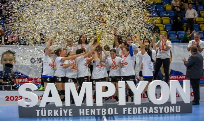 Kadınlar Süper’de şampiyon Armada Praxis Yalıkavak