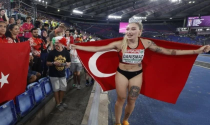 Bakan Bak’tan milli sporcu Tuğba Danışmaz'a tebrik