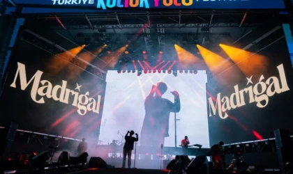 Bursa’da gençler Madrigal ile eğlendi