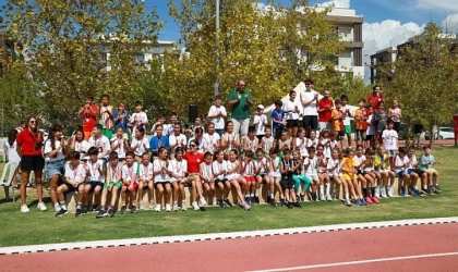 Karşıyakalı çocuklar atletizm şenliğinde buluştu