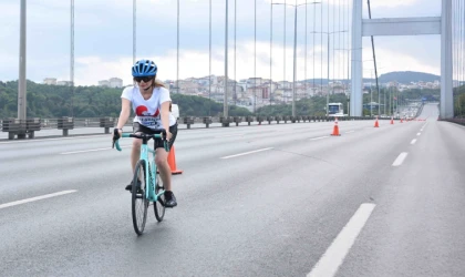 Ünlü oyuncu Avrupa’dan Asya’ya pedal çevirerek geçti