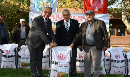 Manisa Büyükşehir’den çiftçilere tohum desteği