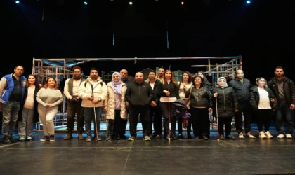 İstanbul AKM’de engelleri aşan tiyatro deneyimi