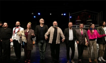 “Süleyman ve Öbürsüler” İzmir'de sahne aldı