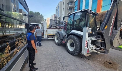 Bayraklı’da kaldırım işgallerine geçit yok