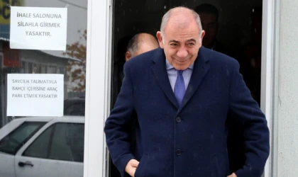 Gürsel Tekin gerilimi artıyor: Beni il binamıza sokmayacak babayiğit yok