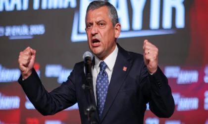 Özel'den Filistin eylemi için saatli çağrı: 'Birileri Trump'ın randevu kuyruğunda bekleyedursun...'