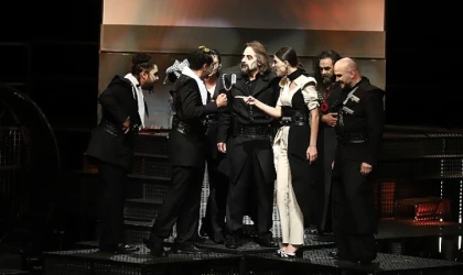 Konya Şehir Tiyatrosu “V. Frank” Adlı Oyununu İlk Kez Tiyatroseverlerle Buluşturdu