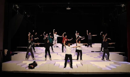 Nilüfer Kent Tiyatrosu iftiharla sunar: ’Lüküs Hayat’