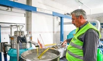 Seferihisar Belediyesi’nden örnek proje; Çocukların topladığı zeytinler sofralara bereket olacak