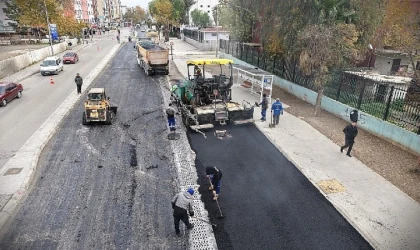 İzmir’de ulaşımı rahatlatan asfalt atağı