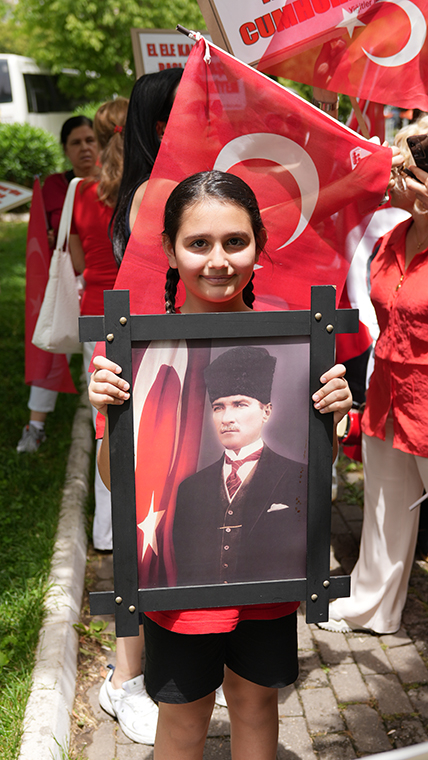 19 Mayıs coşkusu Buca'da sokaklara taştı