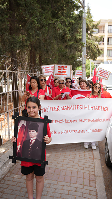 19 Mayıs coşkusu Buca'da sokaklara taştı