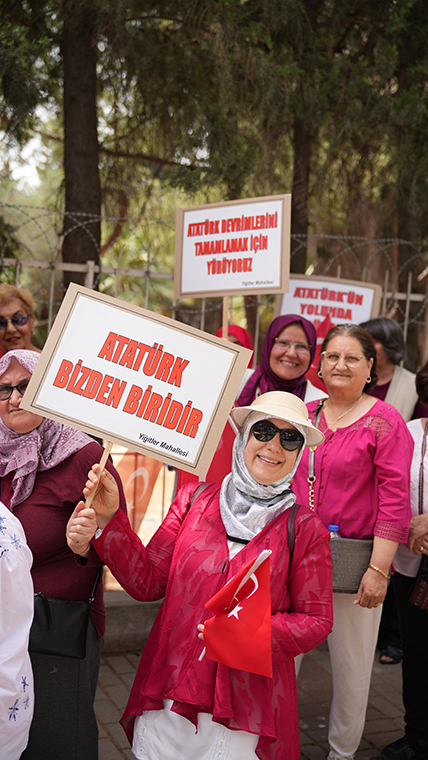 19 Mayıs coşkusu Buca'da sokaklara taştı