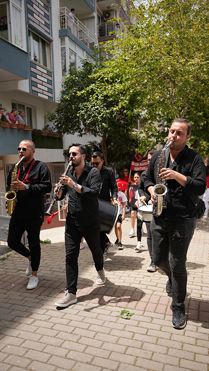 19 Mayıs coşkusu Buca'da sokaklara taştı