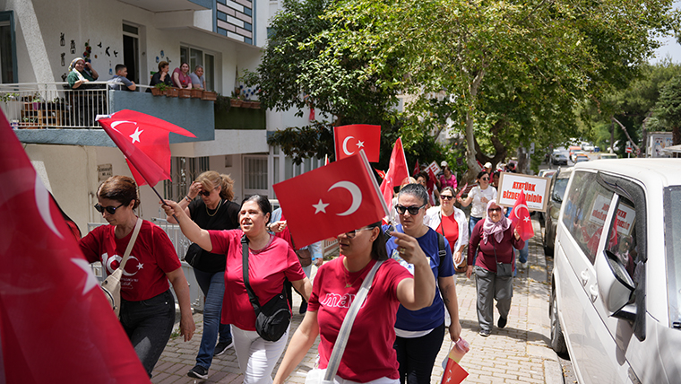 19 Mayıs coşkusu Buca'da sokaklara taştı