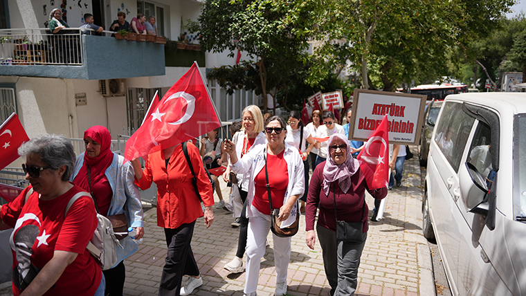 19 Mayıs coşkusu Buca'da sokaklara taştı