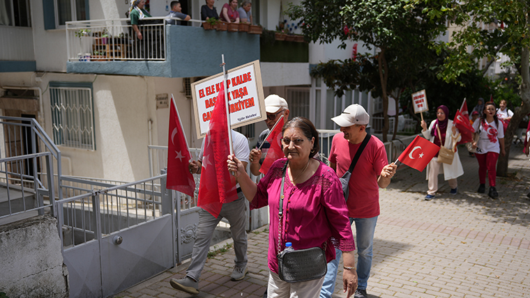 19 Mayıs coşkusu Buca'da sokaklara taştı