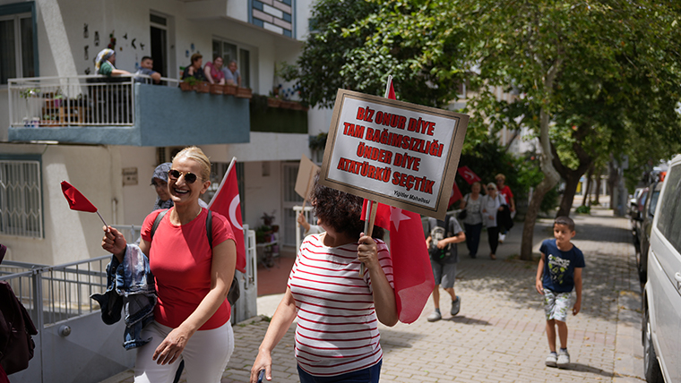 19 Mayıs coşkusu Buca'da sokaklara taştı