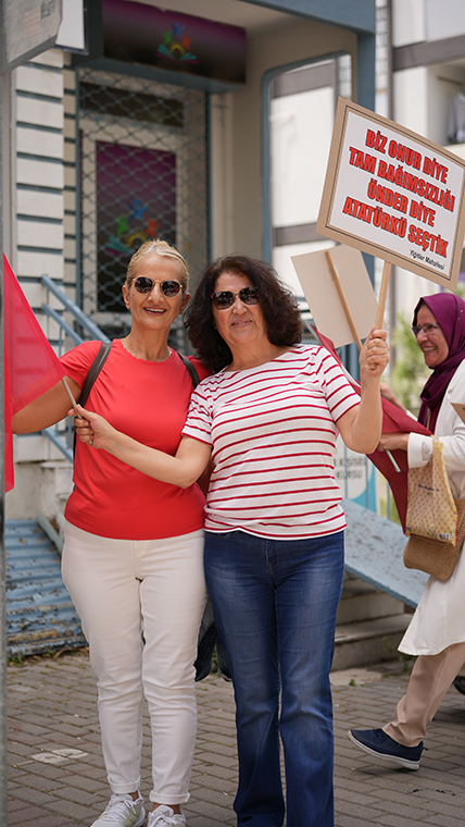 19 Mayıs coşkusu Buca'da sokaklara taştı