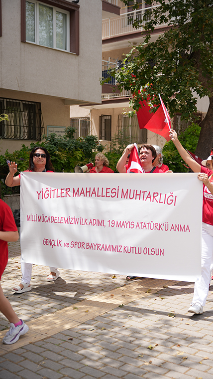 19 Mayıs coşkusu Buca'da sokaklara taştı