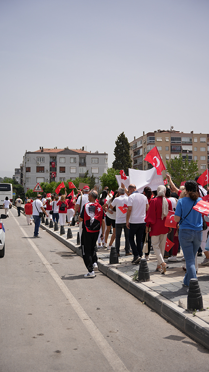 19 Mayıs coşkusu Buca'da sokaklara taştı