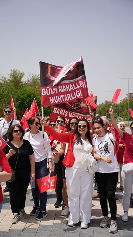 19 Mayıs coşkusu Buca'da sokaklara taştı