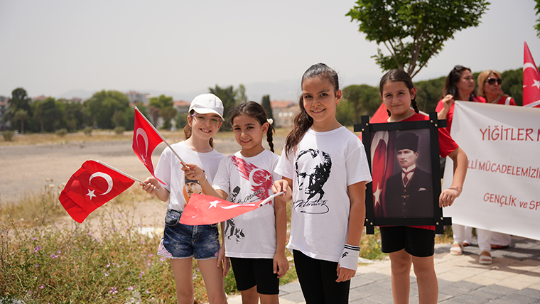 19 Mayıs coşkusu Buca'da sokaklara taştı