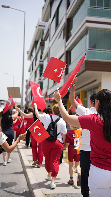 19 Mayıs coşkusu Buca'da sokaklara taştı