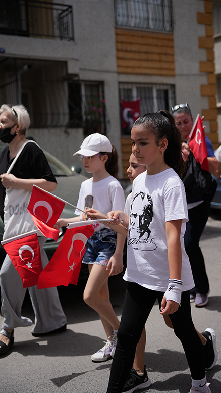 19 Mayıs coşkusu Buca'da sokaklara taştı