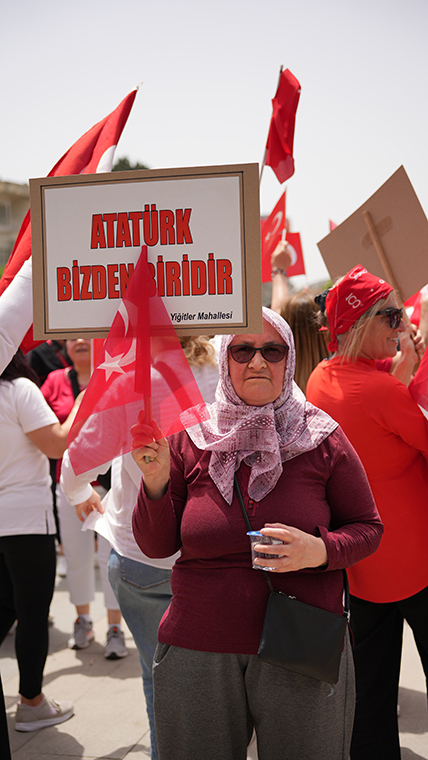 19 Mayıs coşkusu Buca'da sokaklara taştı