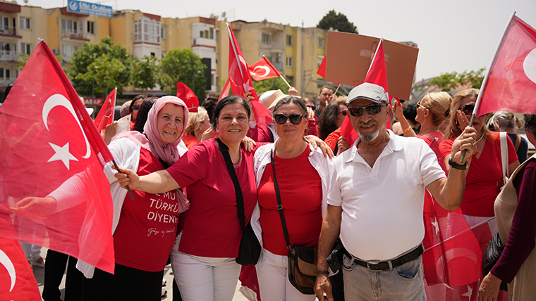 19 Mayıs coşkusu Buca'da sokaklara taştı