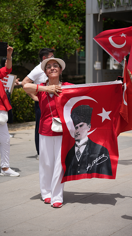 19 Mayıs coşkusu Buca'da sokaklara taştı