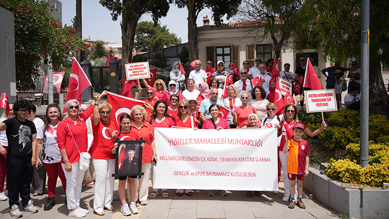 19 Mayıs coşkusu Buca'da sokaklara taştı