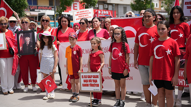 19 Mayıs coşkusu Buca'da sokaklara taştı