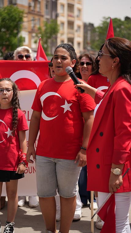 19 Mayıs coşkusu Buca'da sokaklara taştı